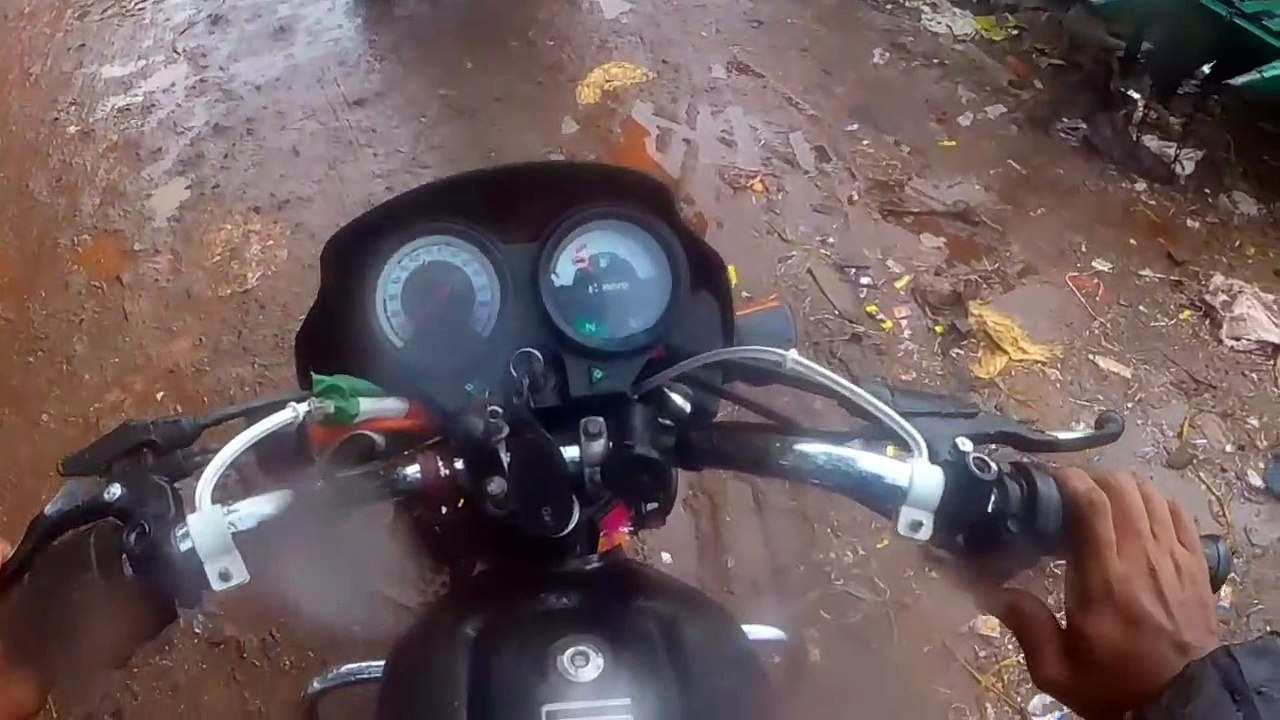 Bike receive karne gaya or fasgaya Anand vihar railway station mein