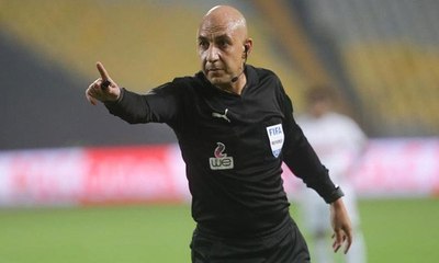 تسجيل صوتي لحارس مرمى "الزمالك" وهو يقول للحكم محمد عادل "عاوز النتيجة كام وأنا أساعدك"