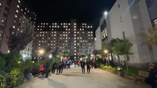 İzmir'de Deprem Anı, Çök Kapan Tutun ve Tahliye Tatbikatı yapıldı