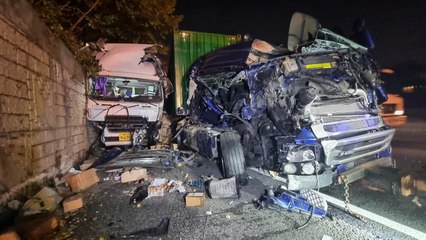 신탄진 휴게소 부근에서 화물차끼리 추돌...2명 다쳐 / YTN