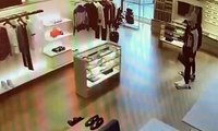 VIDEO: Roba una tienda de lujo y termina inconsciente tras un aparatoso intento de huida