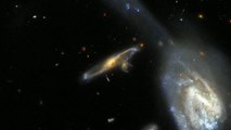 Hubble registra imagem fascinante de trigêmeos galácticos