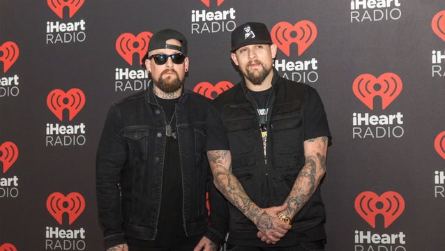 Parecidos física... ¡y profesionalmente! Estas estrellas de Hollywood tienen hermanos gemelos