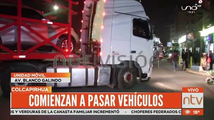 Comienzan a pasar vehículos