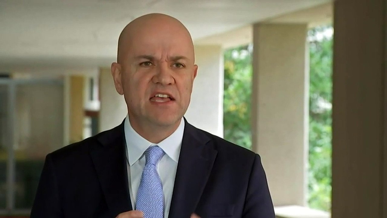 Traffic light system changes from green to amber video Dailymotion