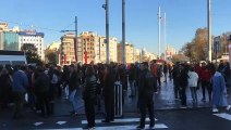 Taksim Meydanı’nda Ata'ya saygı duruşu!