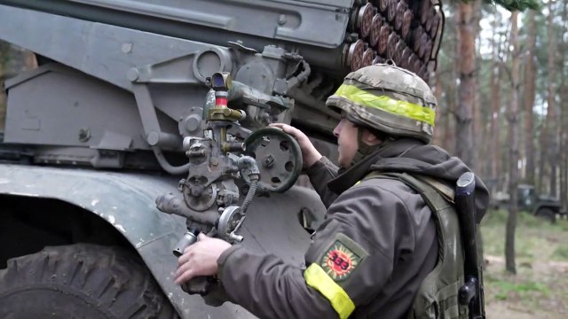 Más de 100.000 soldados rusos muertos o heridos en Ucrania, dice EEUU