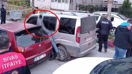 Durdurmaya çalıştığı aracı ile otomobil arasında feci şekilde yaşamını yitirdi