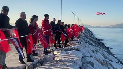 Maltepe'de Atatürk, saygı zinciri ve dalışıyla anıldı