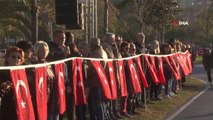 Kadıköy'de binlerce kişilik 'Ata'ya Saygı Zinciri' oluşturuldu