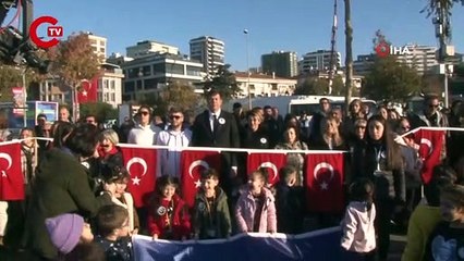 Kadıköy’de binlerce kişilik ‘Ata’ya Saygı Zinciri’ oluşturuldu