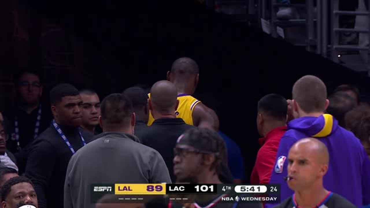 LeBron injured as Lakers beaten by Clippers