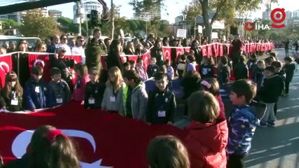 Kadıköy’de binlerce kişilik ‘Ata’ya Saygı Zinciri’ oluşturuldu
