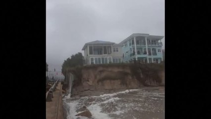 Nicole llega a la costa de Florida como huracán de categoría 1