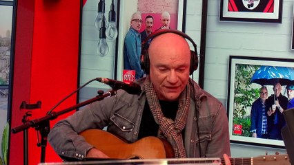 LIVE - Louise Attaque interprète "La frousse" dans Le Double Expresso RTL2 (10/11/22)