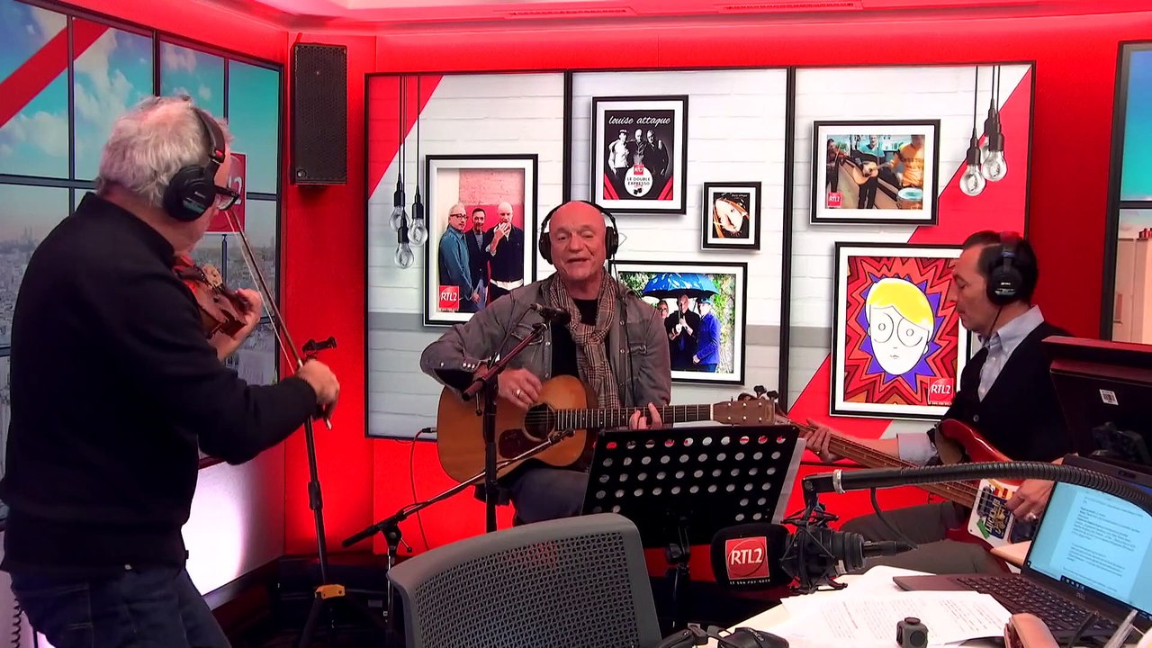 LIVE - Louise Attaque interprète "'t'emmène au vent" dans Le Double Expresso RTL2 (10/11/22)