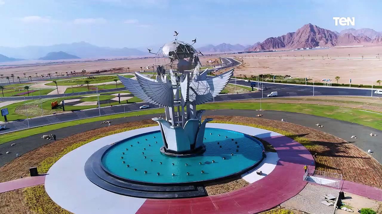 الرئيس السيسي يتفقد فعاليات المنطقة الخضراء ويلتقي أعضاء اللجنة المنظمة ويشاركهم في ماراثون للدراجات