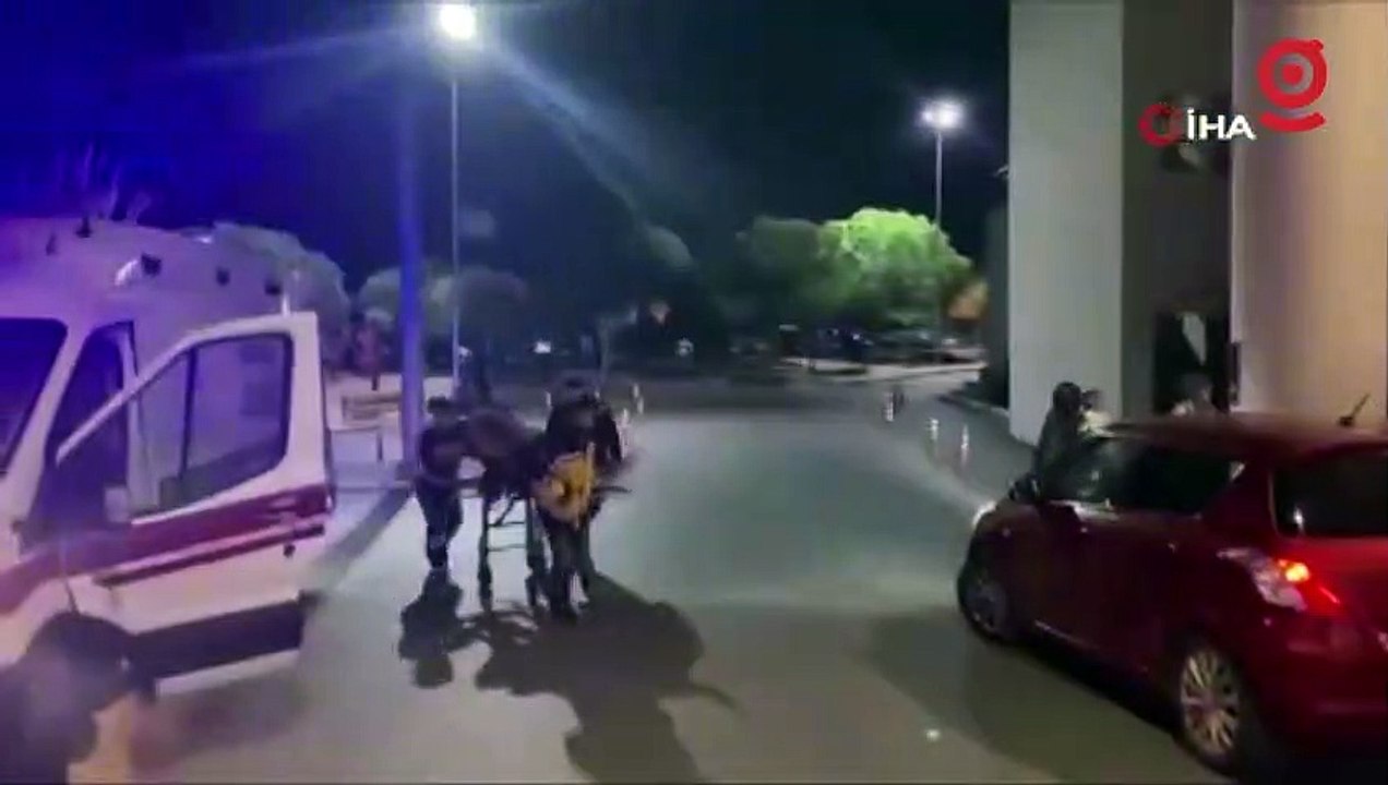 Sedyeden inip gazetecilerin üzerine koştu