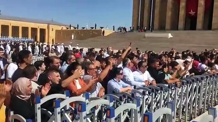 Anıtkabir'de 'Tayyip Erdoğan' sloganları tepki çekti