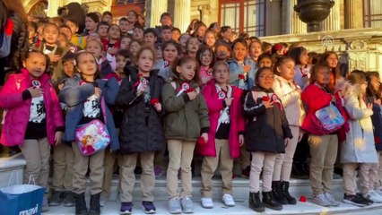 Anma sırasında hüngür hüngür ağladı: Gözyaşları Atatürk için aktı