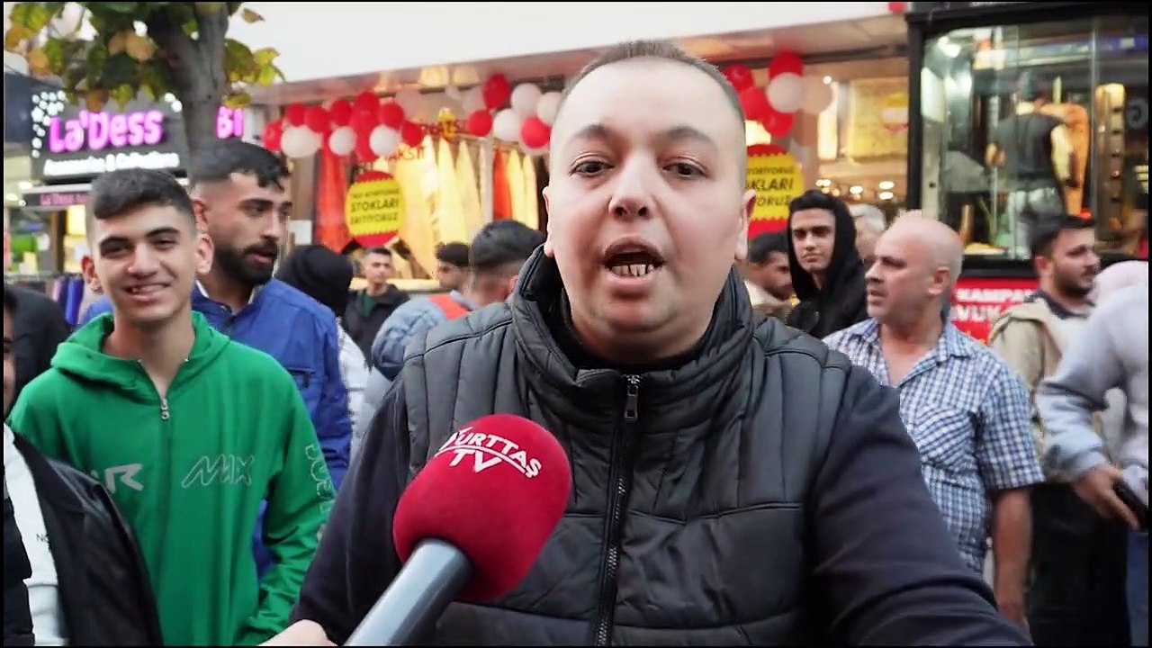 Yurttaş öyle bir isyan etti ki! Geçen herkes durdu onu dinledi! "Ben nasıl geçineceğim abi?"
