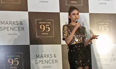 ‌শীত আসার আগেই শহরের উষ্ণতা বাড়িয়ে গেলেন মৌনি রায় |OneIndia Bengali