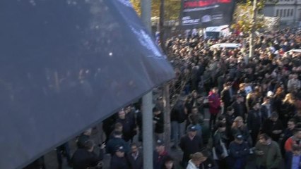 Yurttaşlar, Atatürk'e Minnetlerini Sunmak İçin Dolmabahçe'ye Akın Etti