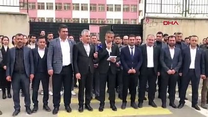 Kopya çeken öğrencinin ağabeyleri öğretmeni dövdü