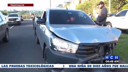 ¡Un herido! Cuatro carros y dos motos colisionan en el Anillo Periférico