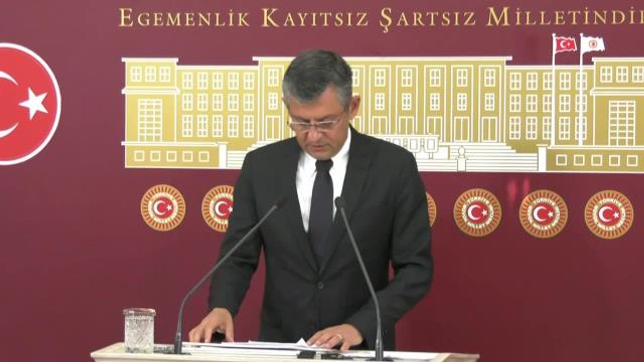 Özgür Özel: "10 Kasım'da Anıtkabir Özel Defteri'ne Ak Parti'nin Seçim Sloganını Yazıyorsun; Olmaz, Biz Varız Kardeşim O 85 Milyonun İçinde, CHP'liler...