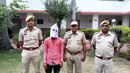 लॉक लगाते समय महिला के गले से चेन तोड़ने वाला बदमाश चढ़ा पुलिस के हत्थे