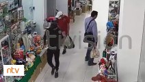 Cámaras de seguridad captan robo en una tienda
