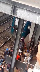 Passageiros da Supervia colocam fogo nos trilhos no Rio de Janeiro