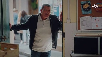 Plus Belle la Vie - Karim et Léo, grand-pères en même temps ?