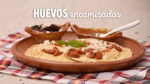 Receta de huevos encamisados con salsa roja para desayunar delicioso