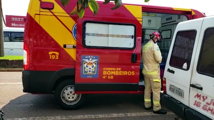 Motociclista fica ferida após acidente de trânsito na Av. Carlos Gomes