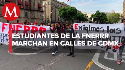 Marchan estudiantes de la FNERRR hacia el Zócalo en CdMx