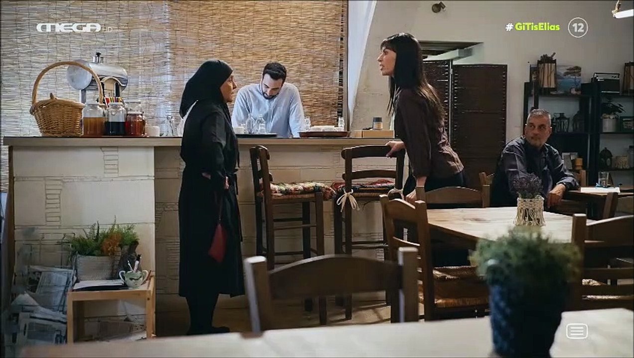 Η γη της ελιάς: Η καταρομαχία με μαντινάδες της Χρυσούλας και της Αρετής «έριξαν» το twitter