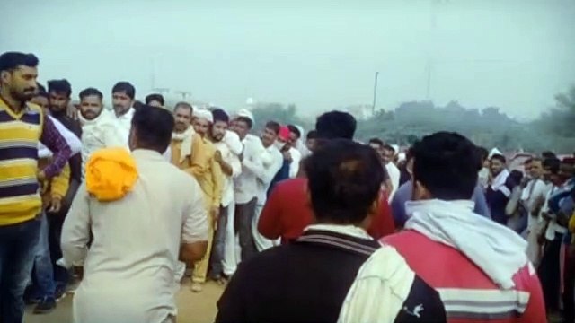 यूरिया व डीएपी के लिए लगी लंबी कतारें