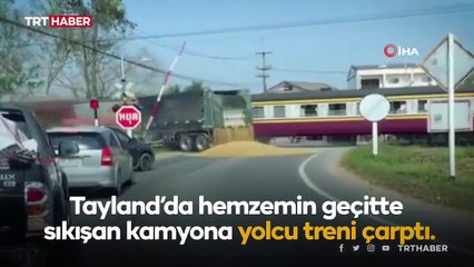 Tayland'da yolcu treni kamyona böyle çarptı