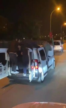 ASKER UĞURLAMA KONVOYUNDAKİ TEHLİKELİ YOLCULUK KAMERADA