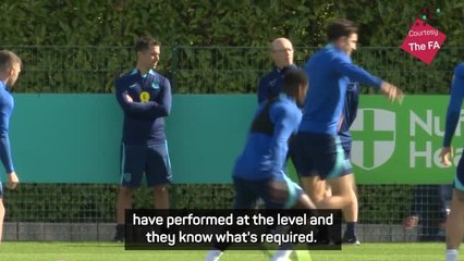 Télécharger la video: Southgate defends Maguire's England World Cup squad selection