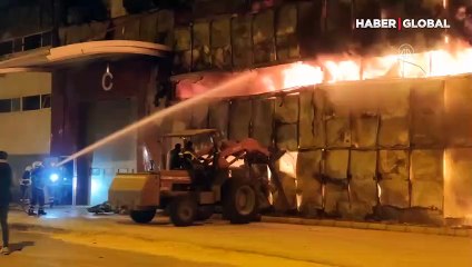 Mobilya fabrikası alev alev yandı