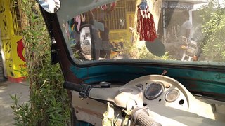 Second hand for sale auto rickshaw 6 seater school van price in Pakistan
