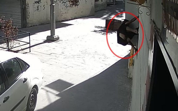 Bir karış korkuluktan grip 3 Bin TL çaldı
