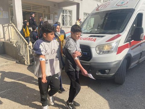 BURSA'DA GIDA ZEHİRLENMESİ ŞÜPHESİYLE 13 ÖĞRENCİ HASTANEYE KALDIRILDI