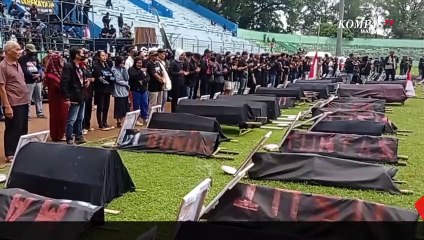 Peringati 40 Hari Tragedi Kanjuruhan, 135 Keranda Diarak dari Gajayana ke Balai Kota Malang