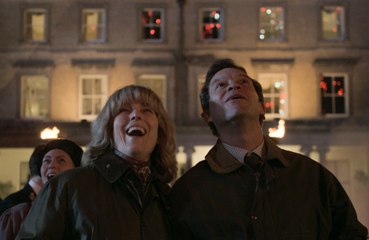 Dominic West diz que aumentou afeição por rei Charles após ver seus 'momentos desprotegidos'