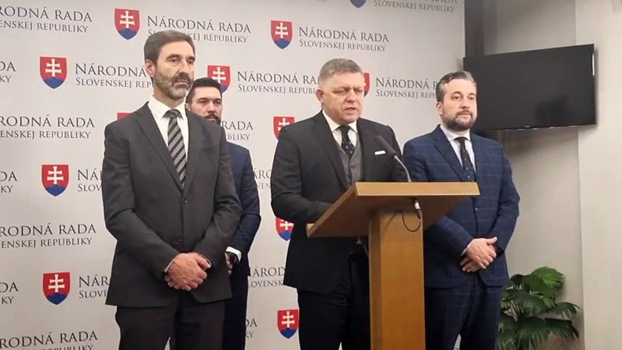 ZÁZNAM:Fico považuje za dôležité odvolať Mikulca, na schôdzu Smer v utorok príde