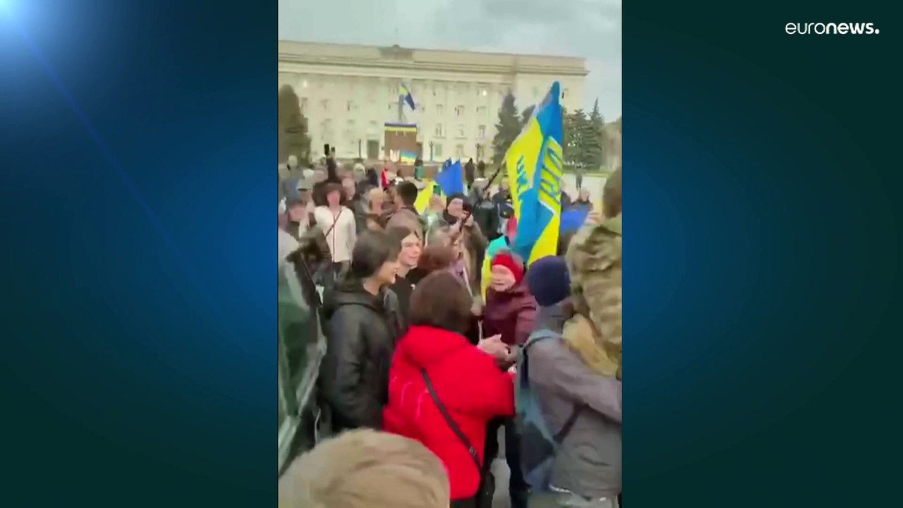 У здания администрации Херсонской области вывешены флаги Евросоюза и Украины - украинские СМИ